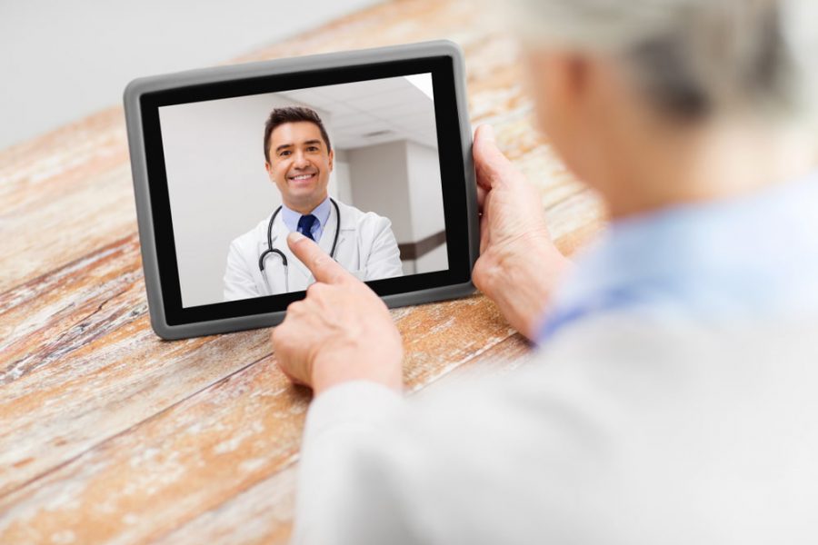 Medico in videocall