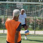 Due signori giocano a Walking Football