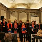 Il coro alla cerimonia degli auguri natalizi di 50&Più Caserta