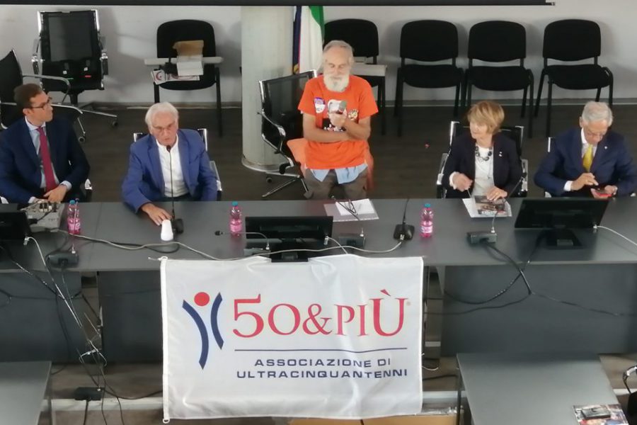 Tutto esaurito, lo scorso 13 ottobre, per la conferenza sulla nutrizione organizzata da 50&Più Verbania con il Dottor Piero Mozzi a Palazzo Flain.