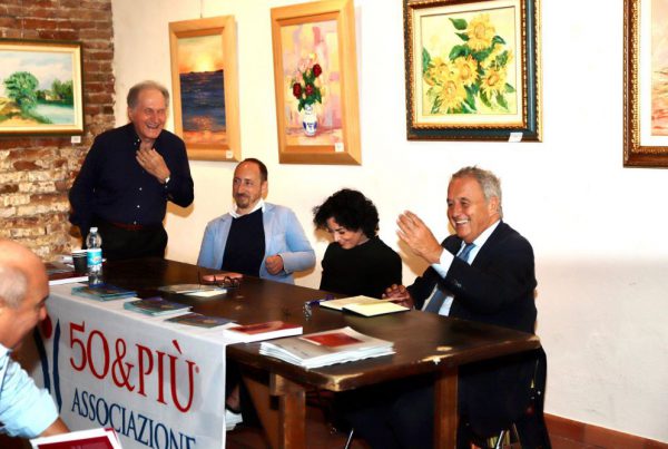 50&Più Ravenna al Cervia la spiaggia ama il libro con il volume sulla partecipazione
